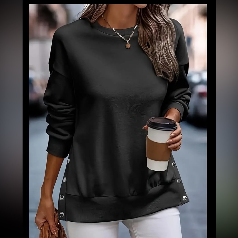Black crew neck sweatshirt with silver snap detail size Large